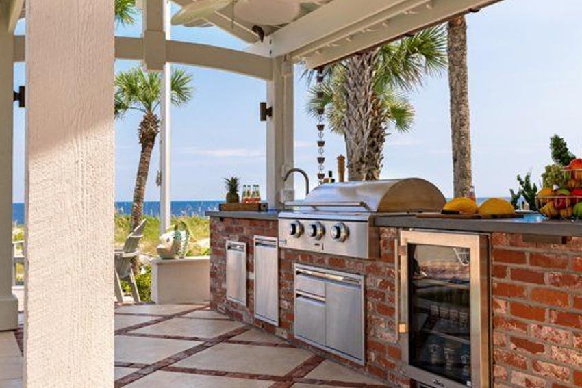 Coastal Themed Outdoor Kitchen