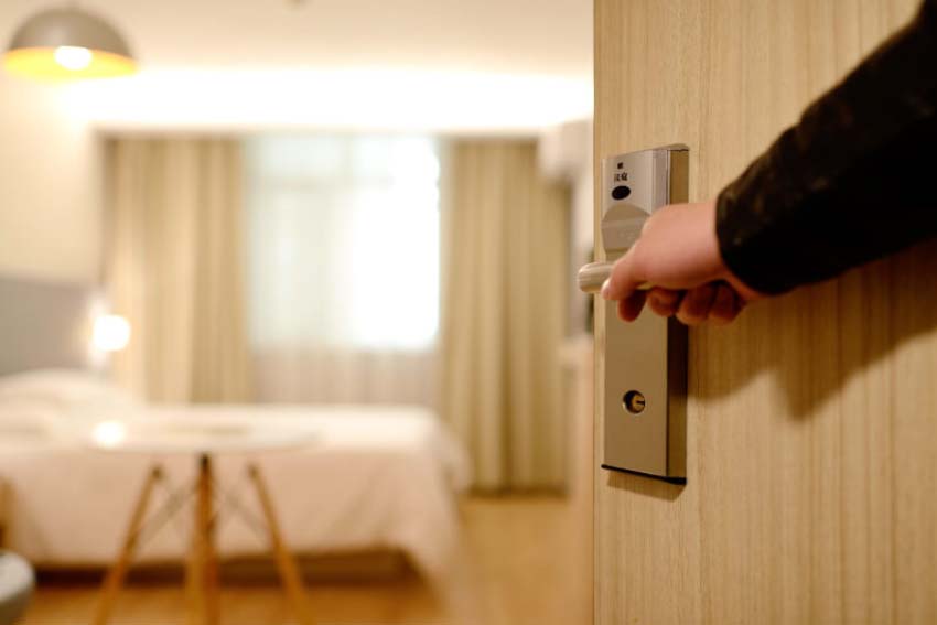 Tech-Friendly Amenities for the Guest Bedroom